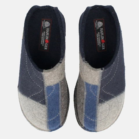 Haflinger Filzpantoffel Puzzle in Blau (Mittelblau) aus Filz mit dekorativen Nähten und Filzsohle Vogelperspektive