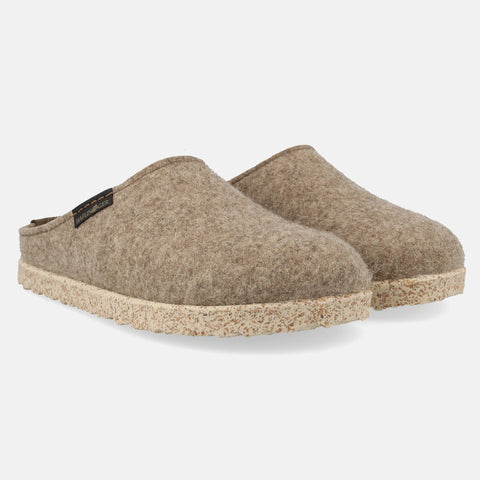 Haflinger Filzclog Manhattan in Beige (Torf) aus FIlz mit Lederfußbett und Kautschuksohle Seitenansicht