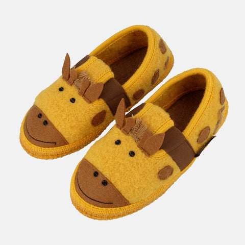 Haflinger Slipper Giraffe in Gelb (Sonne) aus reiner Schurwolle mit Filzsohle Seitenansicht