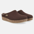 Haflinger Filzclog Kris in Braun (Espresso)  aus Filz mit modischem Filzband verziert Seitenansicht 