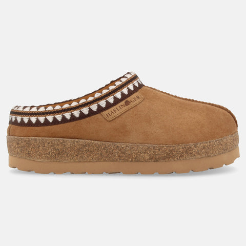 Haflinger Lammfellclog Lakota in Braun (Chestnut) aus Lammfell mit stylischer Borte und EVA-Sohlen Seitenansicht