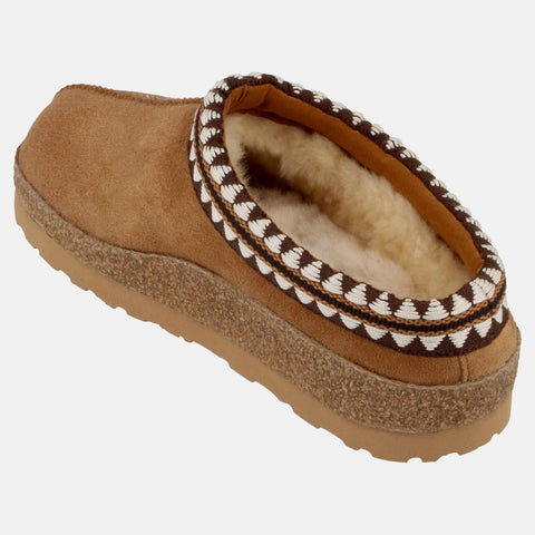 Haflinger Lammfellclog Lakota in Braun (Chestnut) aus Lammfell mit stylischer Borte und EVA-Sohlen Seitenansicht