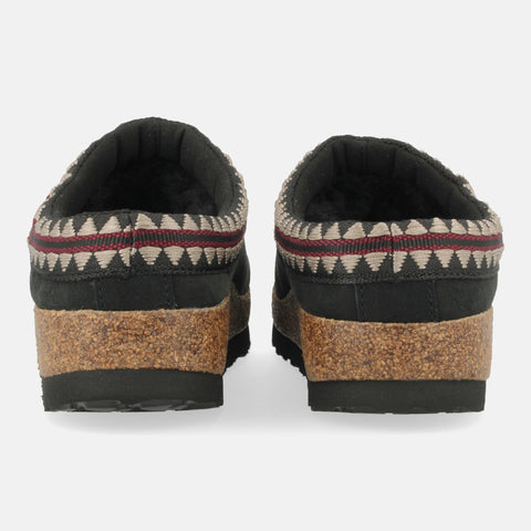 Haflinger Lammfellclog Lakota in Schwarz aus Lammfell mit stylischer Borte und EVA-Sohlen Hinteransicht