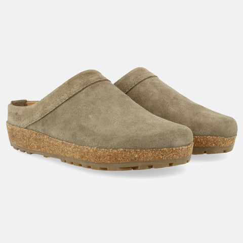 Haflinger Lederclog Malmö in Grün (Khaki) aus Leder mit weichem Fußbett perfekt für drinnen und draußen Seitenansicht