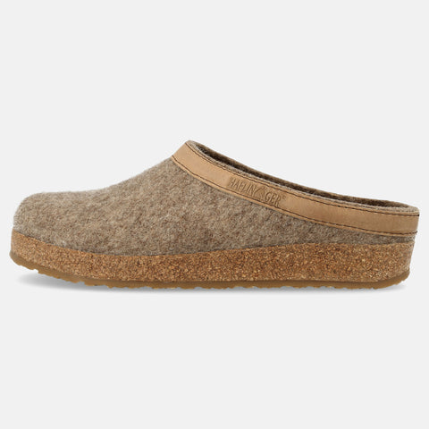 Haflinger Clog Torben in Beige (Torf) aus Filz mit Lederband und Korkfußbett Seitenansicht