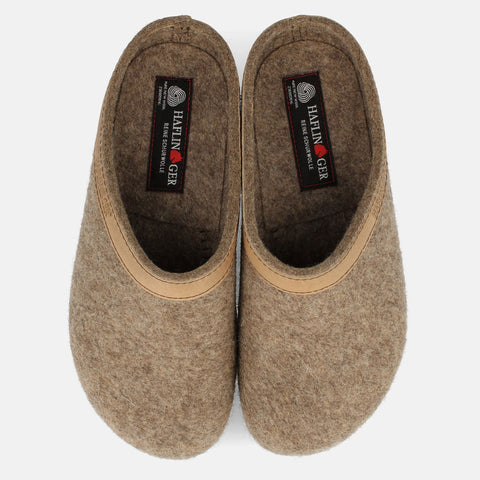 Haflinger Clog Torben in Beige (Torf) aus Filz mit Lederband und Korkfußbett Vogelperspektive