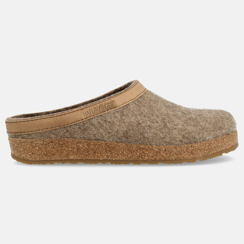 Haflinger Clog Torben in Beige (Torf) aus Filz mit Lederband und Korkfußbett Seitenansicht