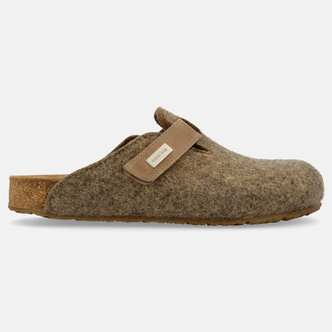 Haflinger Filzpantoffel Kurt in Beige (Torf) aus Filz mit Klettverschlussriemen und Korksohle 
Seitenansicht