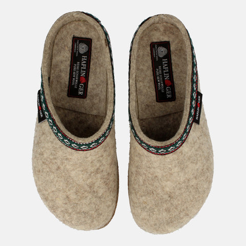 Haflinger Filzclog Franzl in Beige (Beigemeliert Öko) aus Filz mit einer dekorativen Borte verziert Vogelperspektive