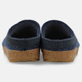 Haflinger Clog Torben in Blau (Jeans) aus Filz mit Lederband und Korkfußbett Hinteransicht