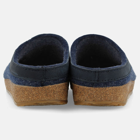 Haflinger Clog Torben in Blau (Jeans) aus Filz mit Lederband und Korkfußbett Hinteransicht