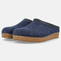 Haflinger Clog Torben in Blau (Jeans) aus Filz mit Lederband und Korkfußbett Seitenansicht