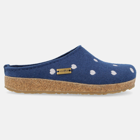 Haflinger Clog Cuoricini Blau (Blaubeere) aus Filz mit Herzmuster und Korkfußbett Seitenansicht 