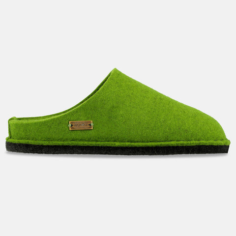 Haflinger Flair Soft in Grasgrün aus Filz mit FIlzsohle Seitenansicht