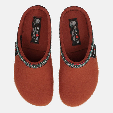 Haflinger Filzclog Franzl in Orange (Terracotta) aus Filz mit einer dekorativen Borte verziert Vogelperspektive