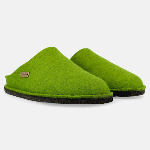 Haflinger Flair Soft in Grasgrün aus Filz mit FIlzsohle Seitenansicht