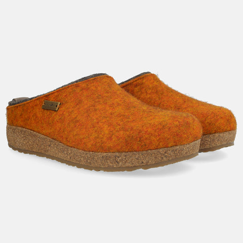 Haflinger Filzclog Kris in Orange (Senf) aus Filz mit modischem Filzband verziert Seitenansicht 
