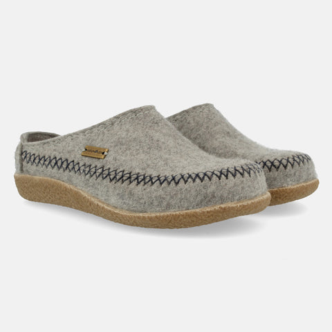 Haflinger Filzpantoffel Credo in Grau (Steingraumeliert) aus FIlz mit Weichbettung Seitenansicht