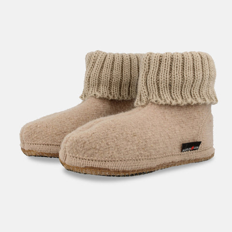 Haflinger Hüttenschuh Karl in Beige aus reiner Schurwolle mit Latex beschichteter Filzsohle Seitenansicht