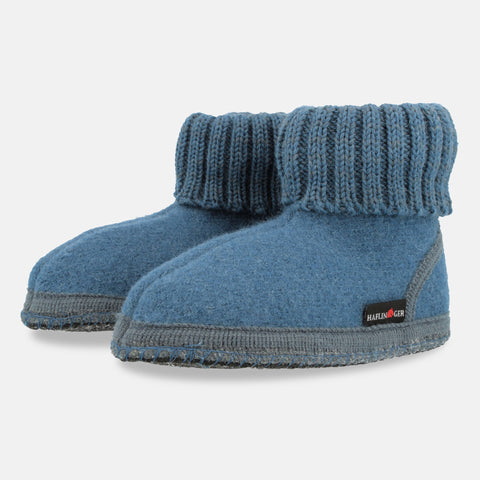Haflinger Hüttenschuh Karl in Hellblau (Taubenblau) aus reiner Schurwolle mit Latex beschichteter Filzsohle Seitenansicht