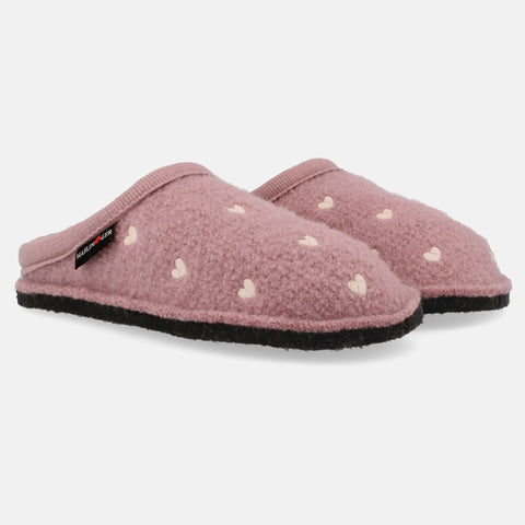 Haflinger Pantoffel Valentine in Pink (Rosenholz) aus Schurwolle mit Herzapplikation und Filzsohle Seitenansicht 