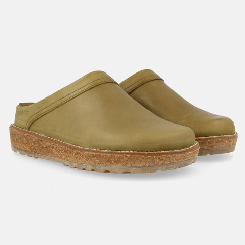 Haflinger Lederclog Travel Classic in Grün (Birmania) aus Leder mit weichem Fußbett perfekt für drinnen und draußen Seitenansicht
