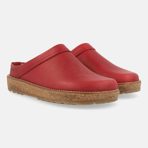 Haflinger Lederclog Travel Classic in Rot aus Leder mit weichem Fußbett perfekt für drinnen und draußen Seitenansicht