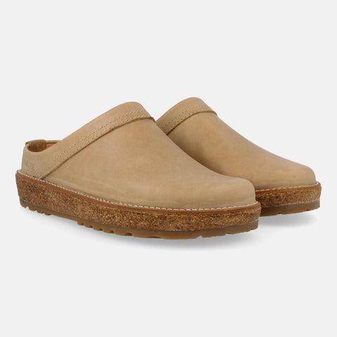 Haflinger Lederclog Travel Classic in Beige (Linen) aus Leder mit weichem Fußbett perfekt für drinnen und draußen Seitenansicht