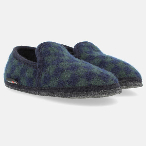 Haflinger Slipper Loafer in Blau (Ocean) aus Walkstoff im Schachfeldmuster mit Filzsohle Seitenansicht