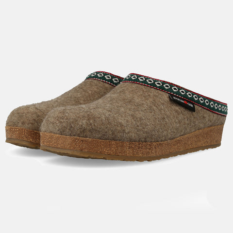 Haflinger Filzclog Franzl in Beige (Torf) aus Filz mit einer dekorativen Borte verziert Seitenansicht
