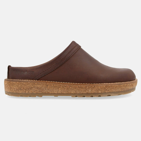 Haflinger Lederclog Travel Classic in Braun aus Leder mit weichem Fußbett perfekt für drinnen und draußen Seitenansicht