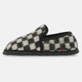 Haflinger Slipper Loafer in Schwarz aus Walkstoff im Schachfeldmuster mit Filzsohle Seitenansicht