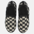 Haflinger Slipper Loafer in Schwarz aus Walkstoff im Schachfeldmuster mit Filzsohle Vogelperspektive